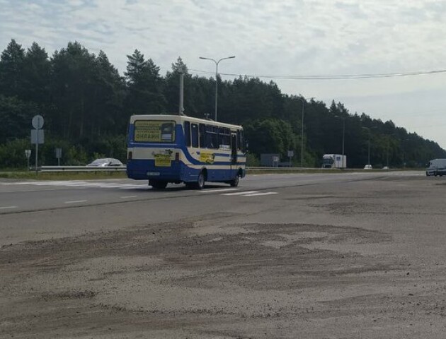 «Червона зона»: влада вимагає, аби автобуси об'їжджали Луцьк