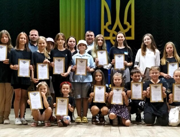 У місті на Волині нагородили юних волонтерів