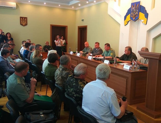 Як Володимир Бондар на Вінничині висаджував дерева. ВІДЕО
