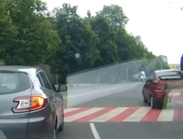 У Луцьку водії «літали» на пішохідному переході. ВІДЕО