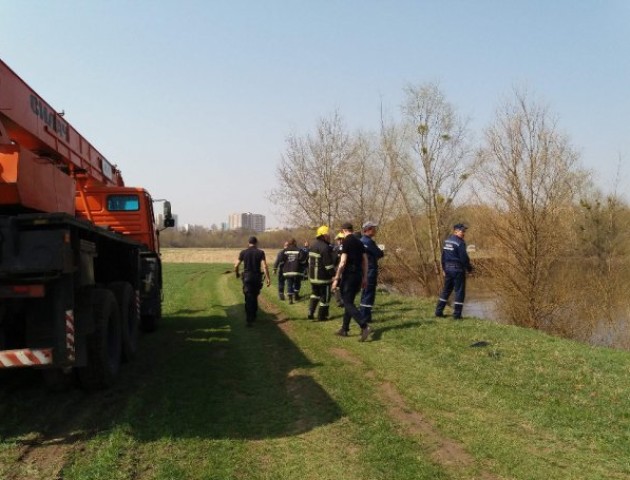 Під Луцьком в Стир впала автівка. Є загиблий