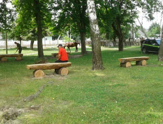 На Волині лісівники облагородили сквер 