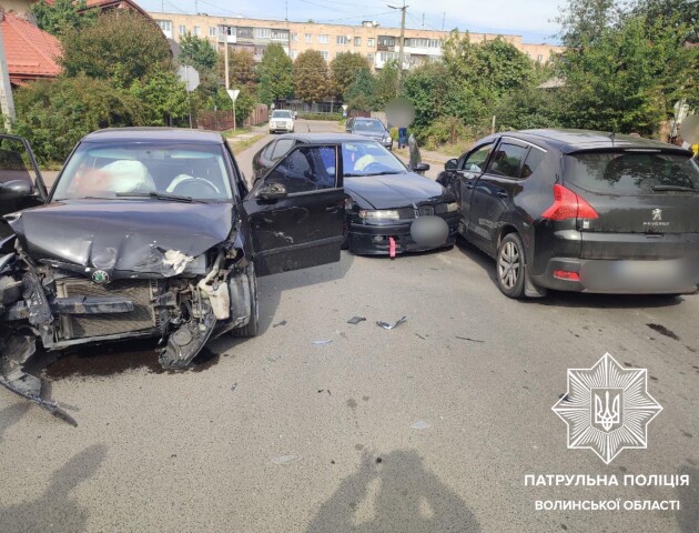 У Луцьку зіткнулися три автомобілі