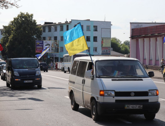 Василя Крищука навколішки зустріли у рідному Володимирі. ФОТО