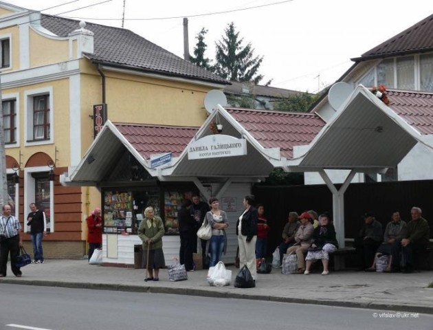 У Луцьку впорядкують роботу кіосків на зупинках