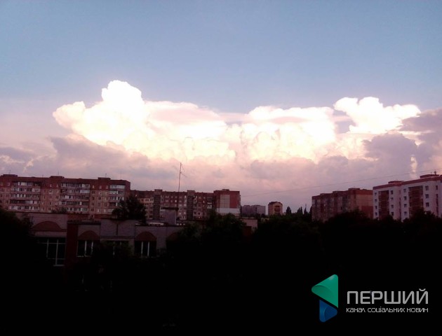 Луцьк - за мить до грози. ФОТО. ВІДЕО