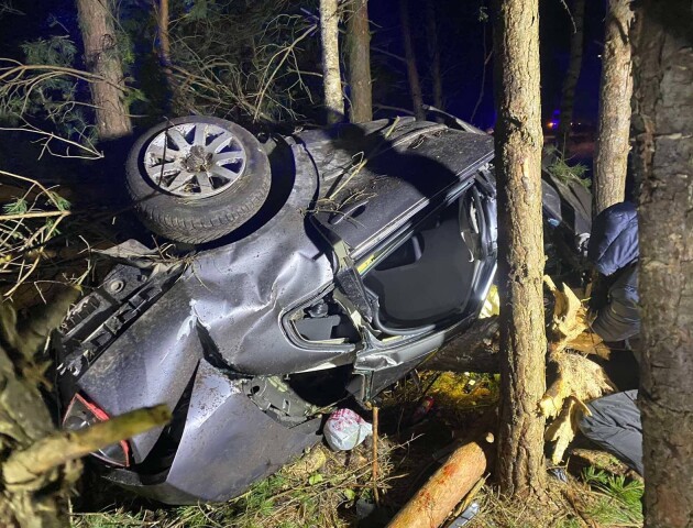 На Волині авто злетіло у кювет: водія деблокували рятувальники. ФОТО