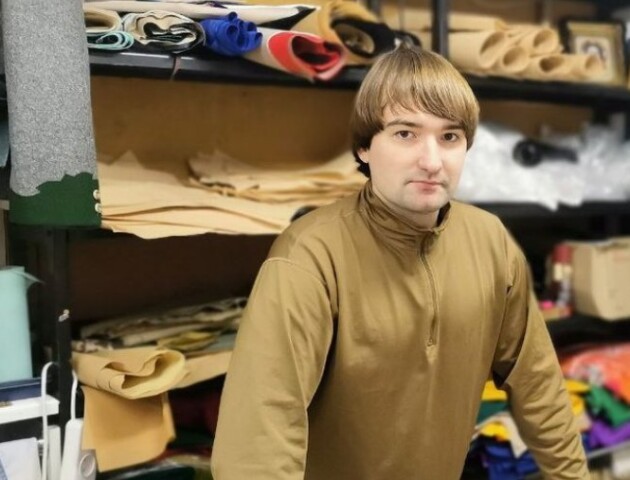 Лучанин пошив понад тисячу медичних сумок та іншої амуніції для бійців ЗСУ. ФОТО