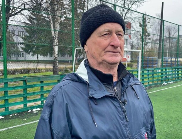 На вулиці з палицею і камінням: як тренується 72-річний метальник із Луцька. ФОТО, ВІДЕО