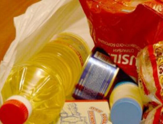 У Боратинській ОТГ влаштували благодійну акцію. Літні люди отримали продуктові набори