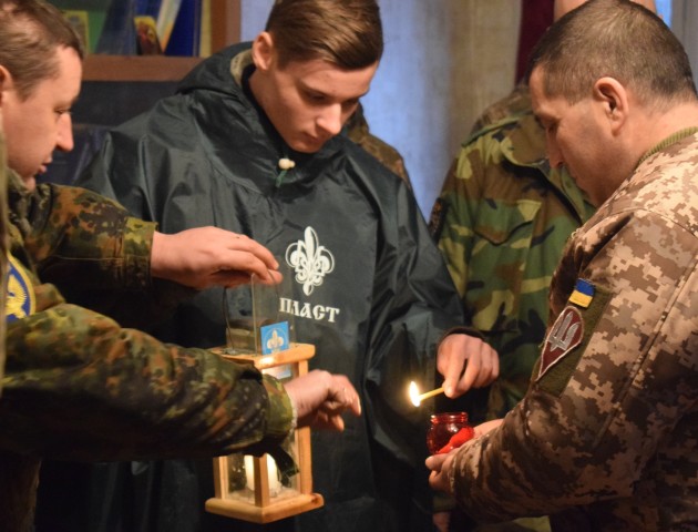 Українські пластуни доставили Вифлеємський Вогонь Миру до району  АТО.ФОТО