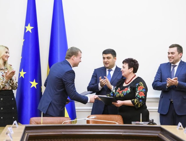 Волинські громади почали отримувати акти на передачу землі