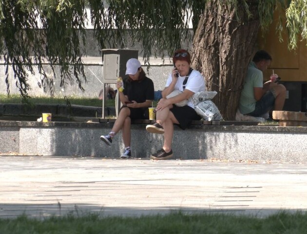 За добу – 15-16 викликів: через спеку лучани скаржаться на погане самопочуття
