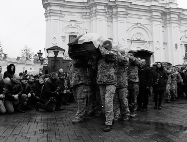 У Луцьку попрощались із загиблими Героями Русланом Макарчуком та Ігорем Небосьом