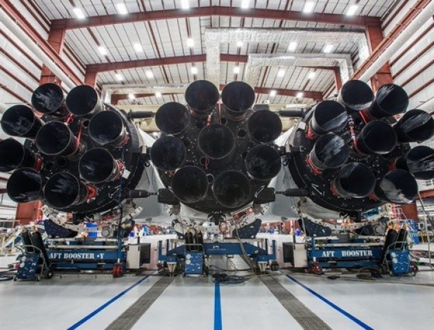 Ілон Маск показав ракету Falcon Heavy