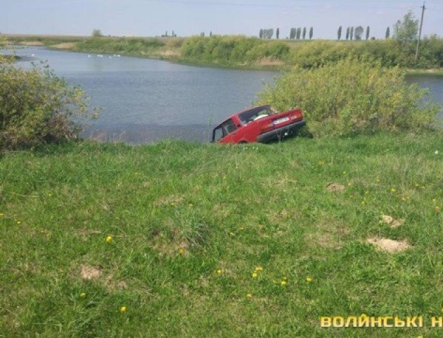 У селі на Волині авто переїхало чоловіка. ФОТО 18+