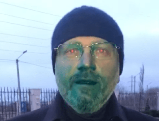 У Бердянську облили зеленкою кандидата у президенти. ВІДЕО