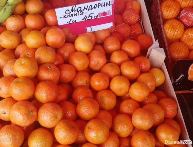Скільки коштують перші мандарини на луцьких прилавках. ФОТО