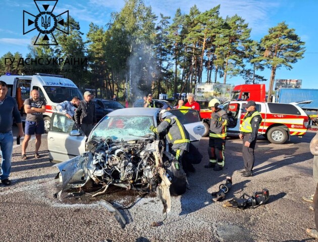 На Волині – смертельна аварія: зіткнулися легковик і вантажівка. ФОТО