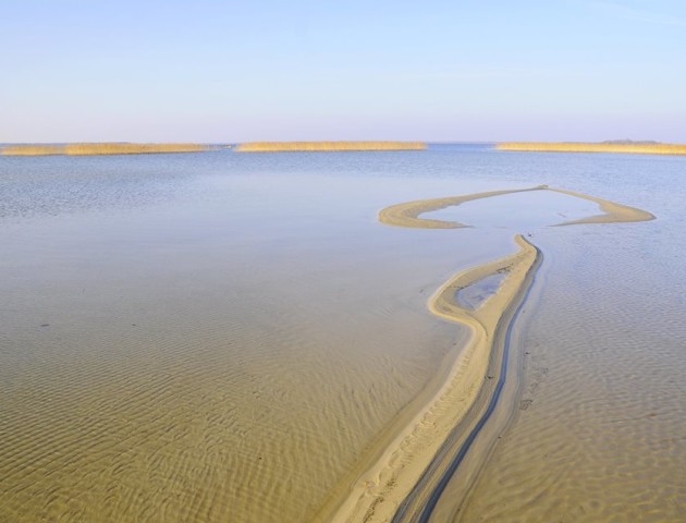 Луцький фотограф показав красу осіннього безлюдного Світязю. ФОТО