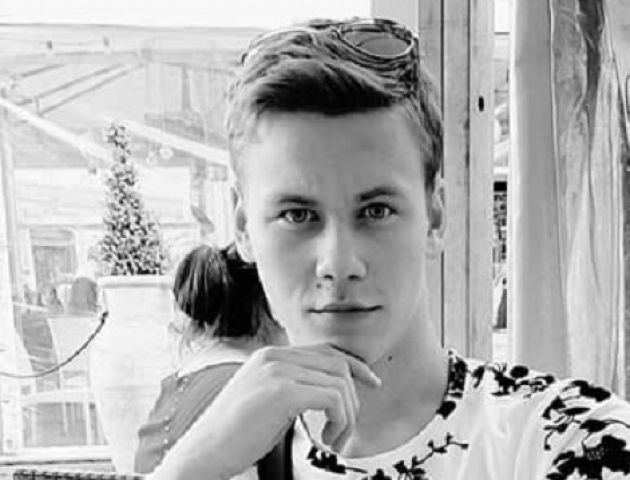 Скільки заплатить луцький вандал за знищений у парку ліхтар