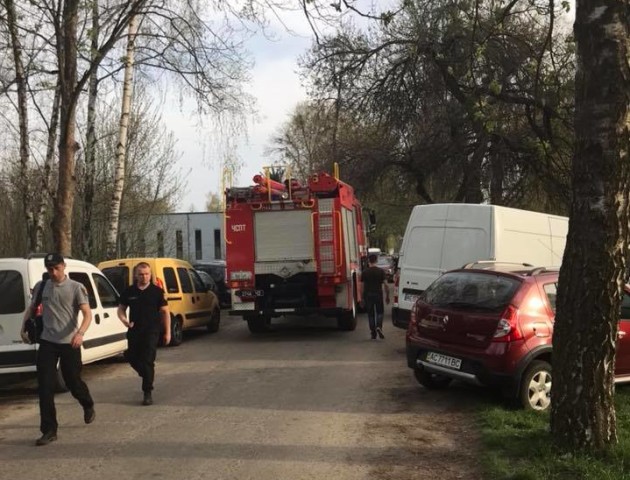 У луцькому парку автовласники заблокували рух пожежної машини