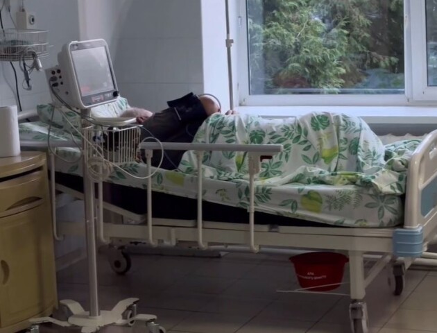 Слюсар, якого побив пʼяний чоловік у Нововолинську, – у важкому стані