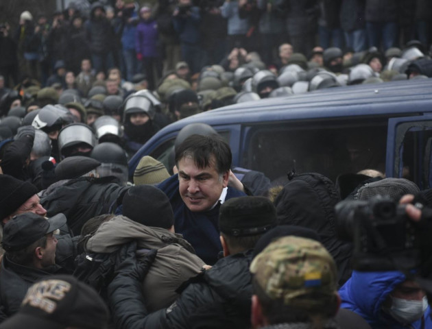 «Мали відкрити вогонь на ураження», - Луценко про втечу Саакашвілі