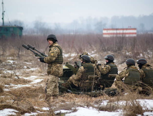 На Донбасі – загострення. Двоє військових загинули, одинадцятеро постраждали