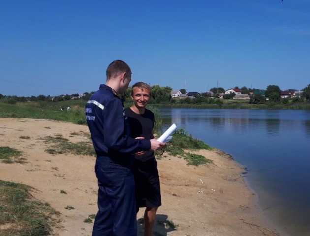 У Нововолинську рятувальники навчали громадян правил безпеки на воді