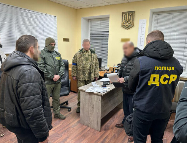 Волинянин пропонував митникам тисячу доларів за незаконний перетин кордону