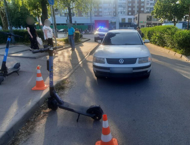 У Луцьку в дворі автомобіль наїхав на 14-річного хлопця. ФОТО