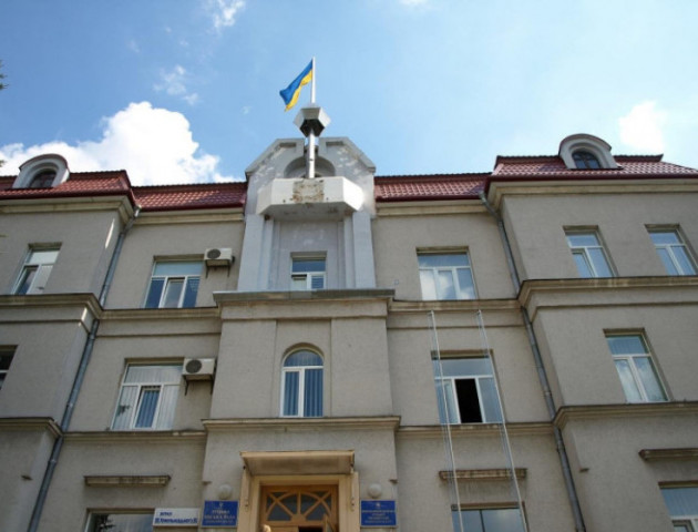 Вартість пологів, проїзд у тролейбусах і закиди педагогам: топ-теми виконкому Луцькради