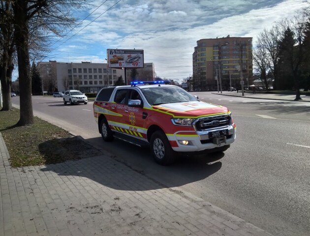 У Луцьку їздить авто з гучномовцем. Розповідає про коронавірус