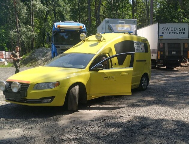 На Волині шведські благодійники передали допомогу воїнам на передову