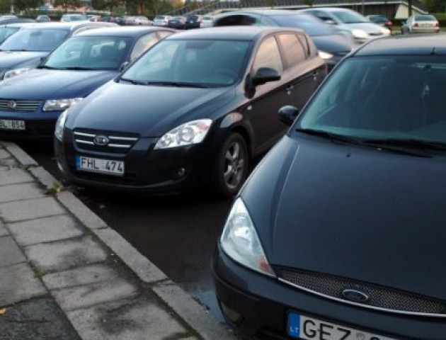 Як їздити на нерозмитнених авто в Україні