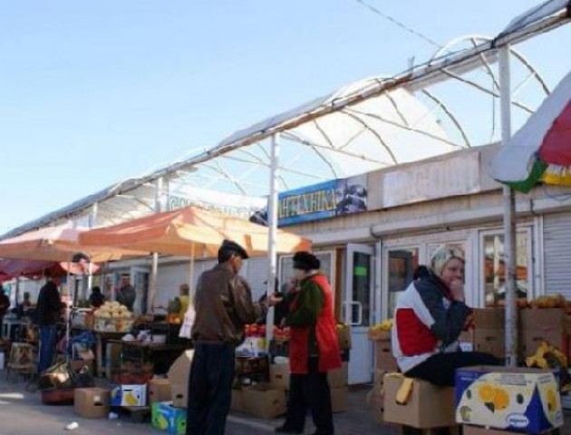 На ринку в Ковелі хочуть підвищити плату за місця. Базарники - проти