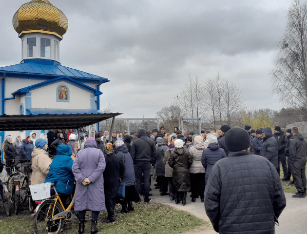 На Волині прихильники московського патріархату принижували і кричали «Ганьба» дружині військового