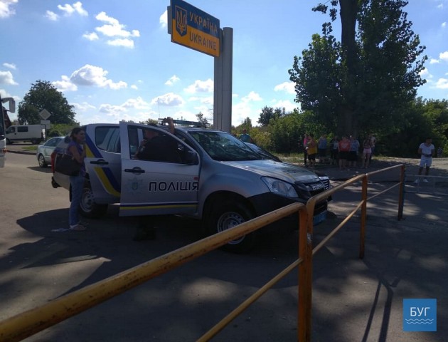 На Волині водій на «бляхах» заблокував роботу пункту пропуску. ФОТО. ВІДЕО