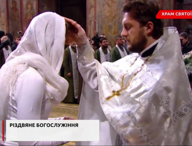 Волинський священик сповідав сім'ю Порошенка. ФОТО