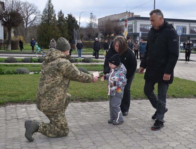 Дівчинка з Волині отримала посмертну нагороду тата-Героя