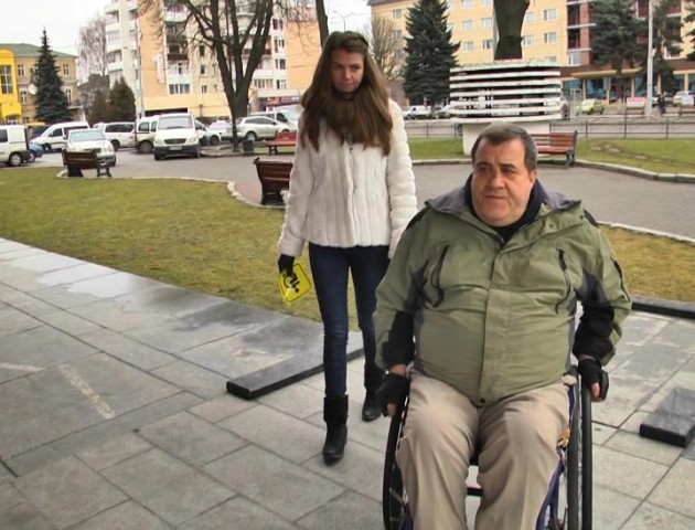 Чи адаптований Луцьк для людей з інвалідністю - експеримент. ВІДЕО