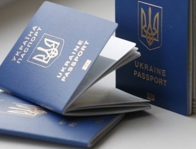 Чому українцям стало важко оформити закордонний паспорт