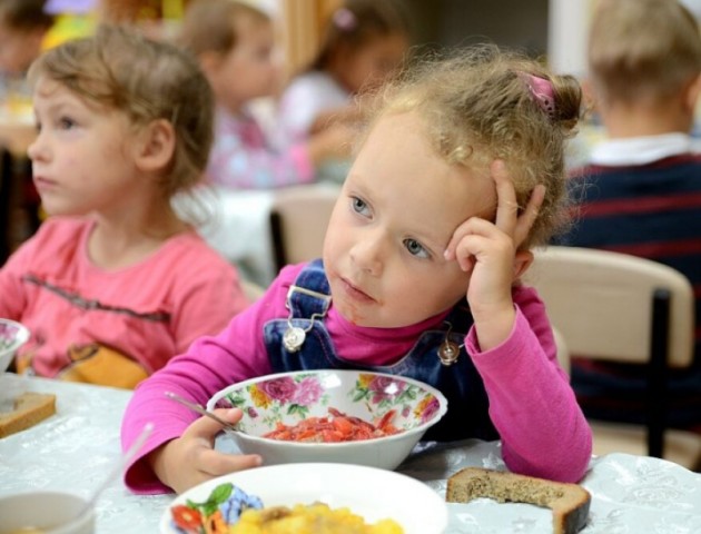 Повідомили, діти яких категорій їстимуть в школах безплатно