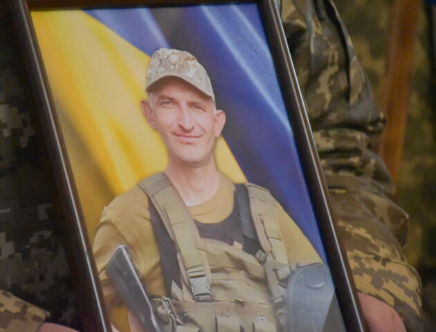 У Луцьку провели в останню путь загиблого Героя Олександра Кравчука. ФОТО