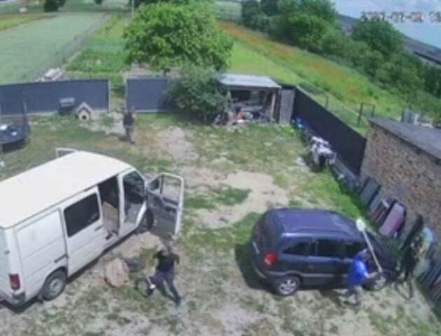 Біля Ковеля селяни з лопатами, сокирою й ножем кинулись на посадовців ТЦК