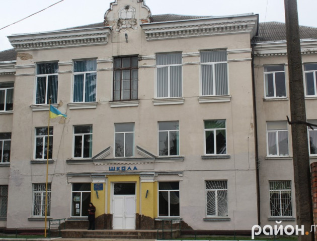 Гроші з ремонту двору віддали на добудову луцької школи