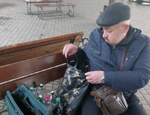 На луцький автостанції чоловік торгував спиртним. ФОТО