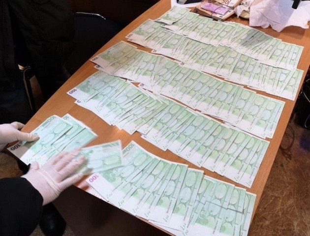 26 тисяч євро для працівника СБУ: на Волині затримали іноземця за хабар