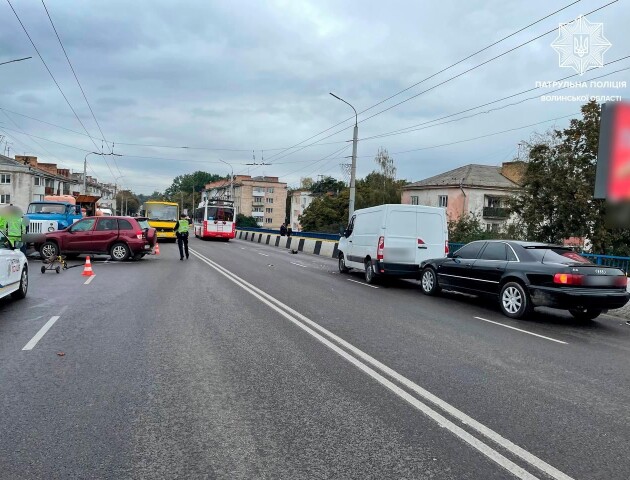 У Луцьку на вулиці Перемоги – масштабне ДТП